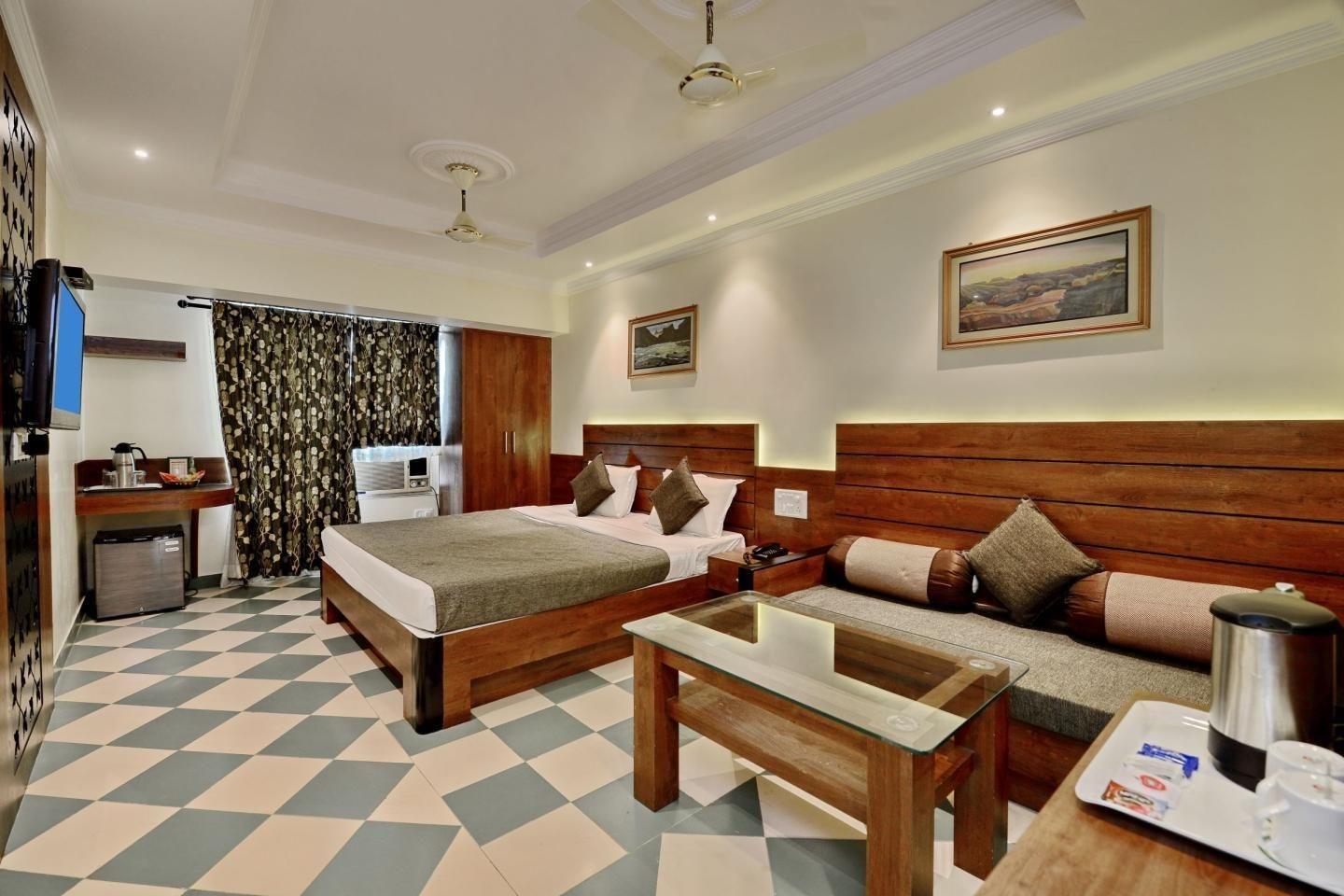 Hotel Pushpak Бхубанешвар Екстериор снимка