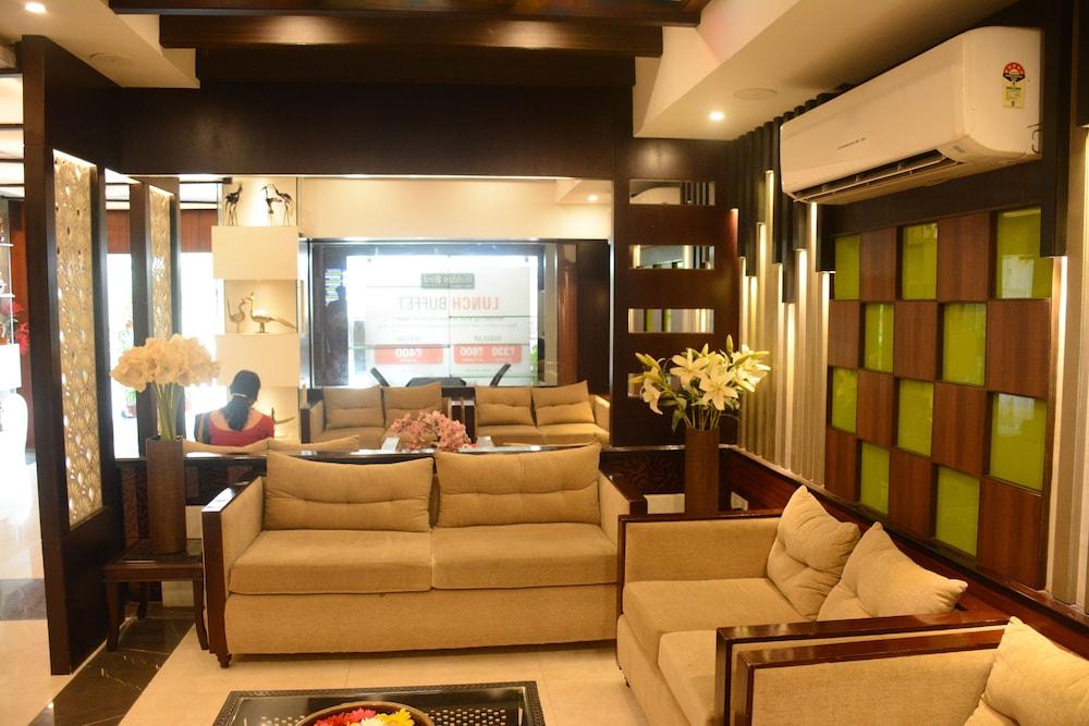 Hotel Pushpak Бхубанешвар Екстериор снимка