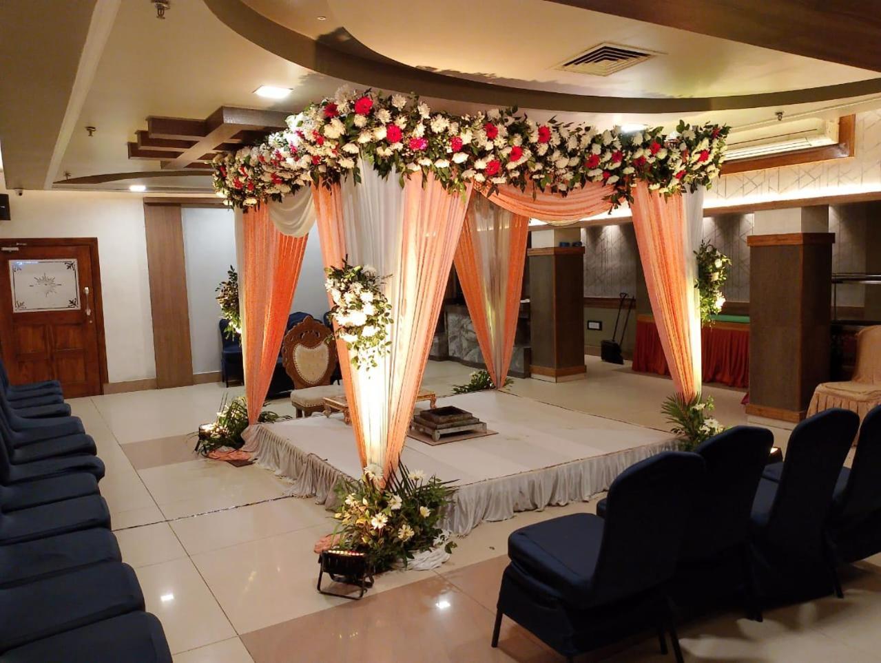 Hotel Pushpak Бхубанешвар Екстериор снимка