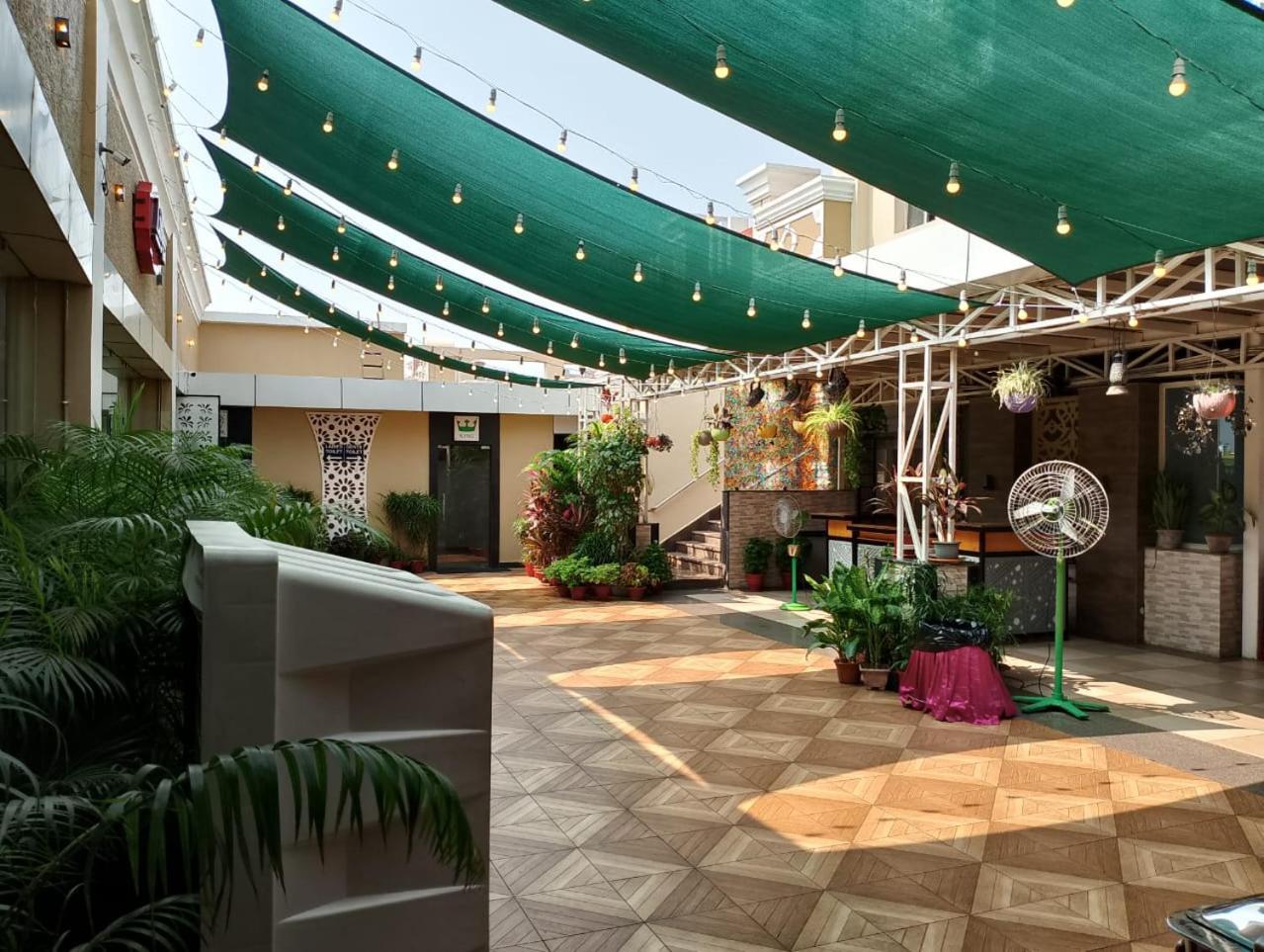 Hotel Pushpak Бхубанешвар Екстериор снимка