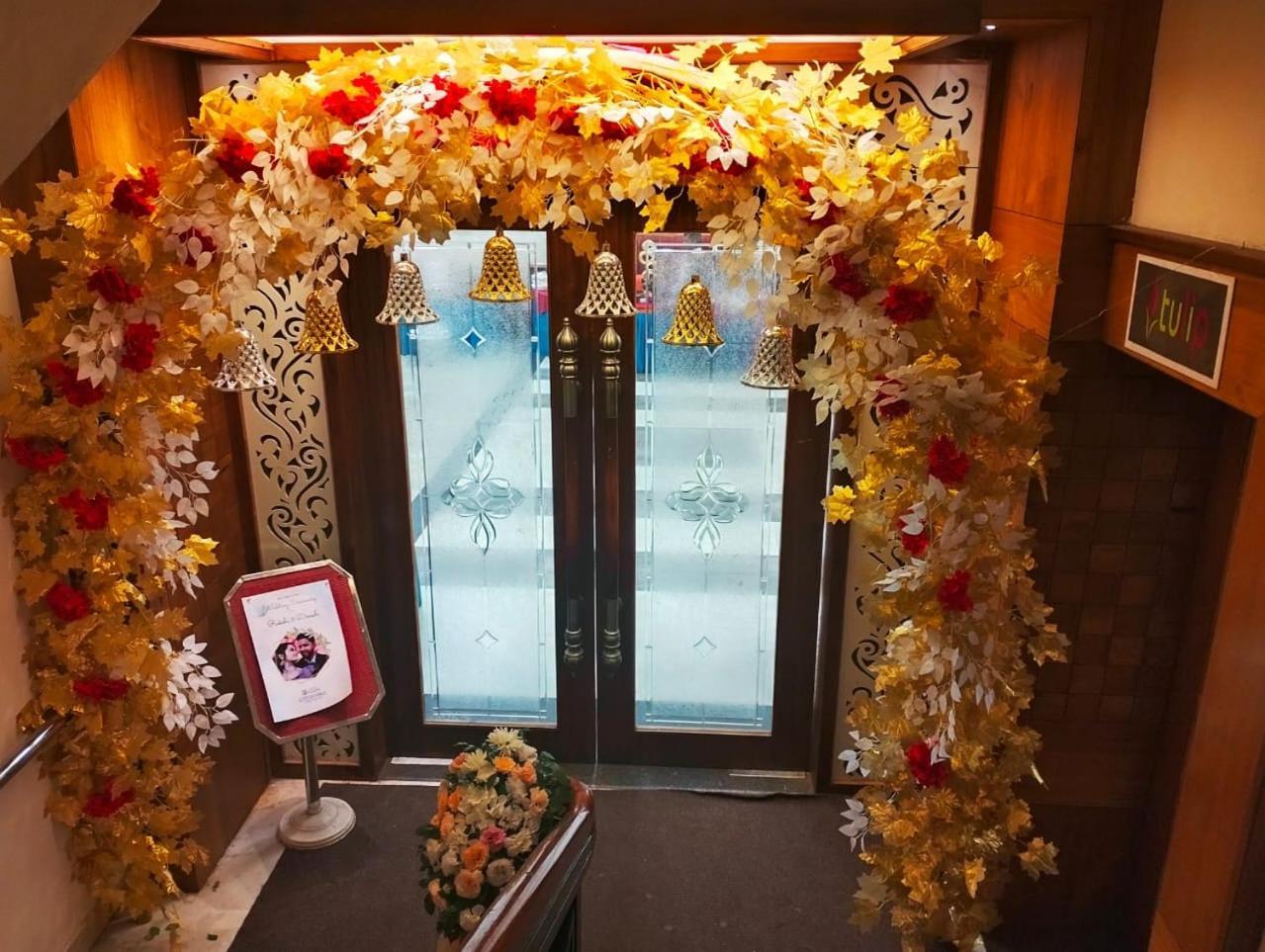 Hotel Pushpak Бхубанешвар Екстериор снимка