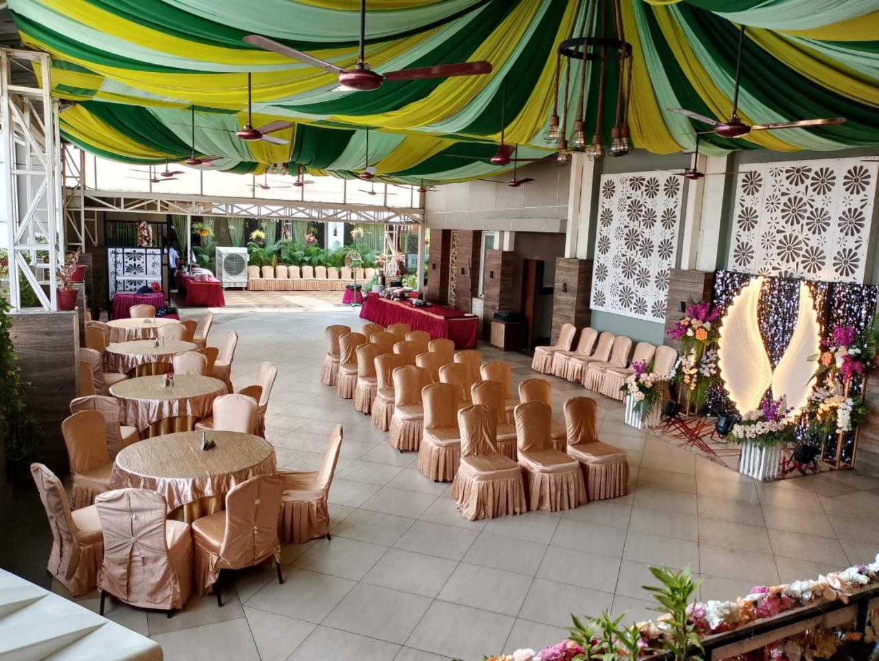 Hotel Pushpak Бхубанешвар Екстериор снимка