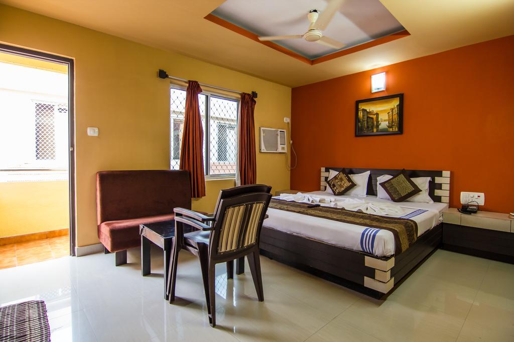 Hotel Pushpak Бхубанешвар Екстериор снимка
