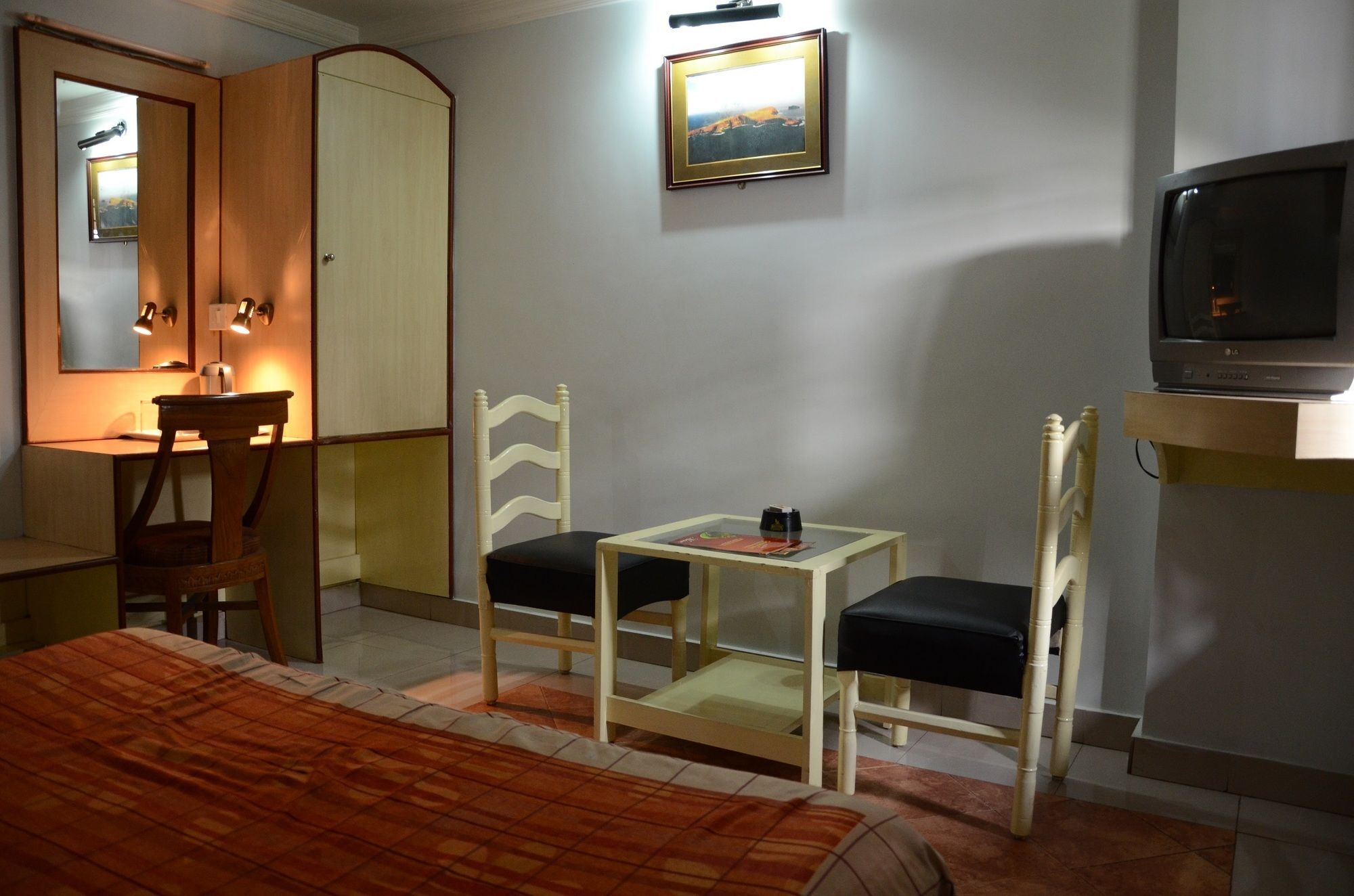Hotel Pushpak Бхубанешвар Екстериор снимка